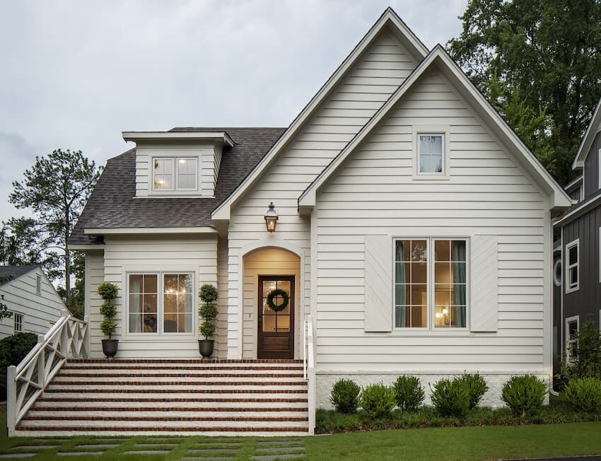 Achieve a Distinctive Look - Hardie® Artisan Lap siding in a custom color Hardie® Artisan Lap siding in a custom color