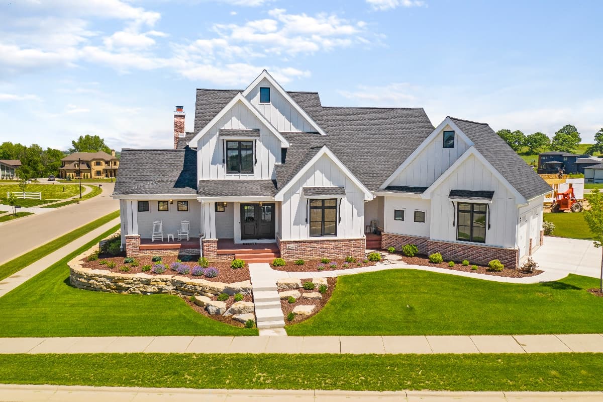 EVOLUTION OF THE MODERN FARMHOUSE EXTERIOR - 3